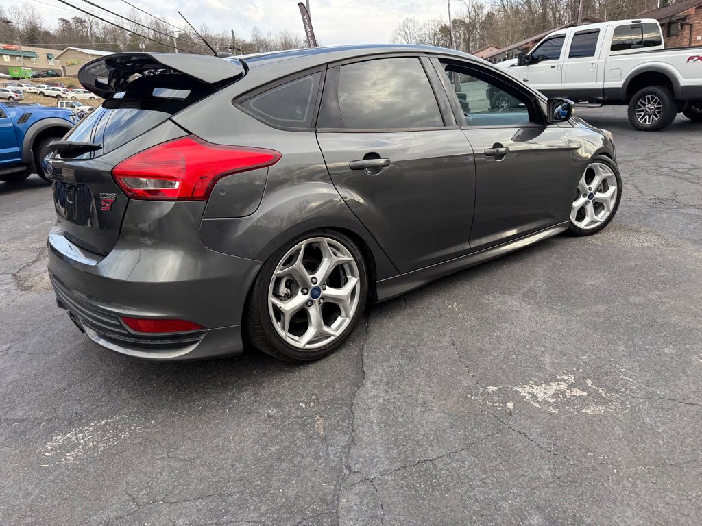 Used 2017 Ford Focus ST image 8