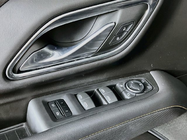 Used 2023 GMC Yukon AT4 w/ AT4 Premium Package AWD/4WD image 9