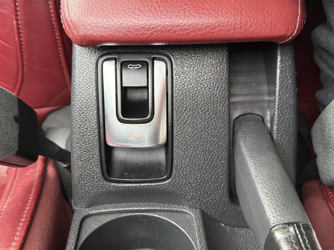 Used 2013 Volkswagen Eos Lux FWD image 23