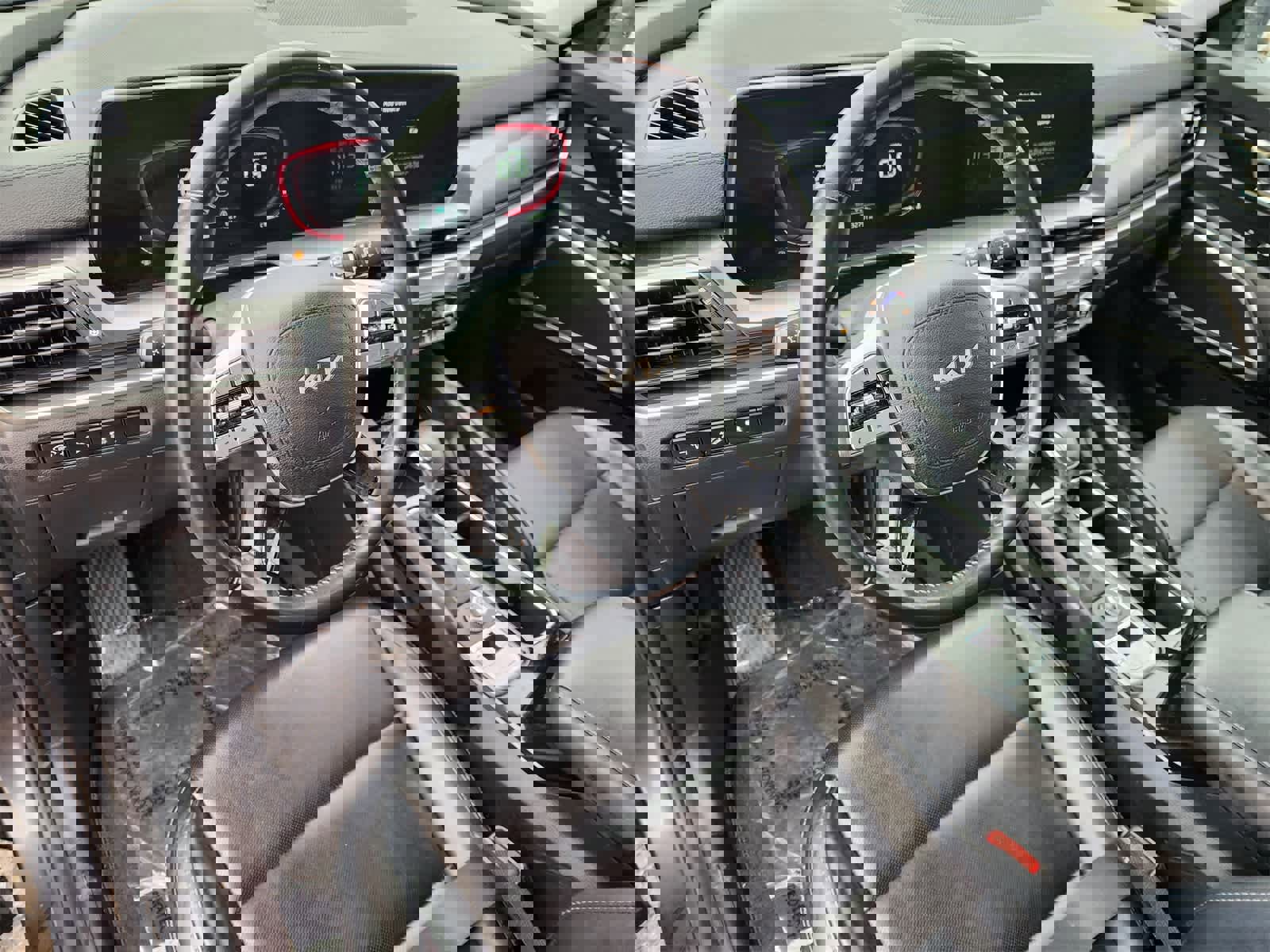 Used 2023 Kia Telluride LX image 2