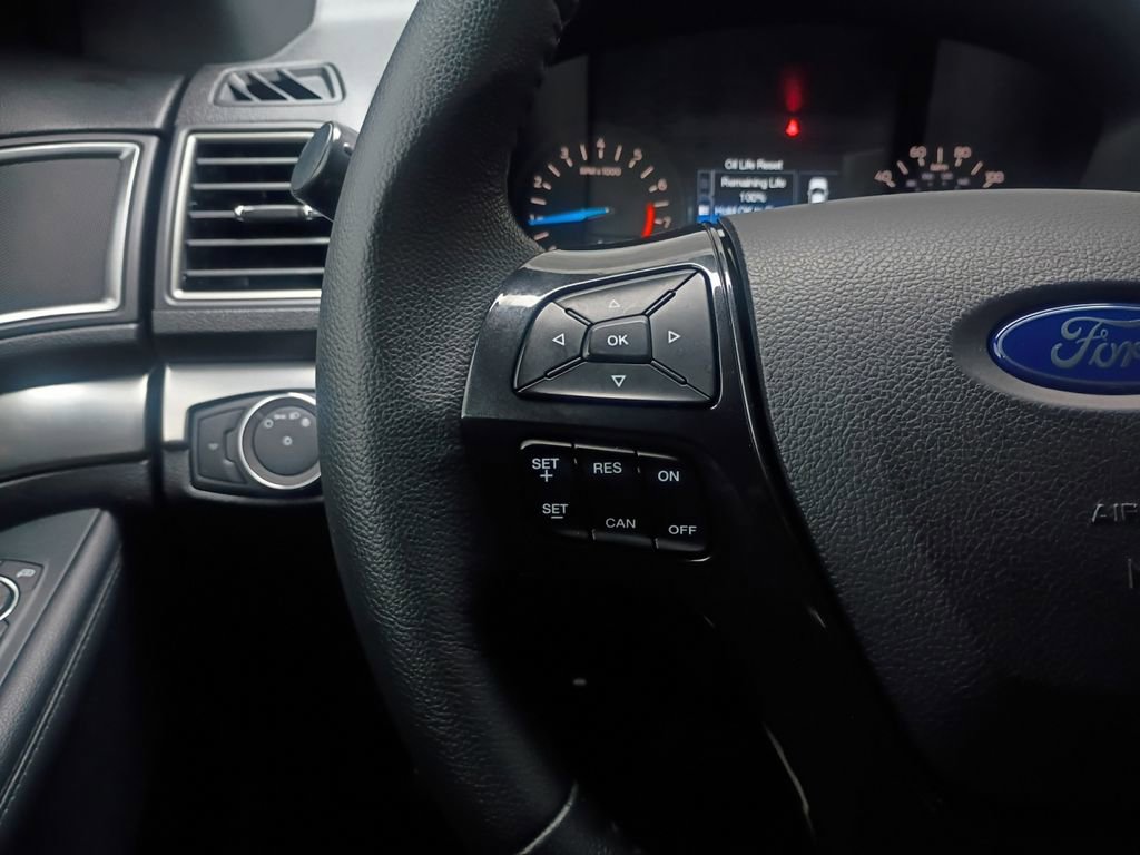Used 2019 Ford Explorer XLT image 11