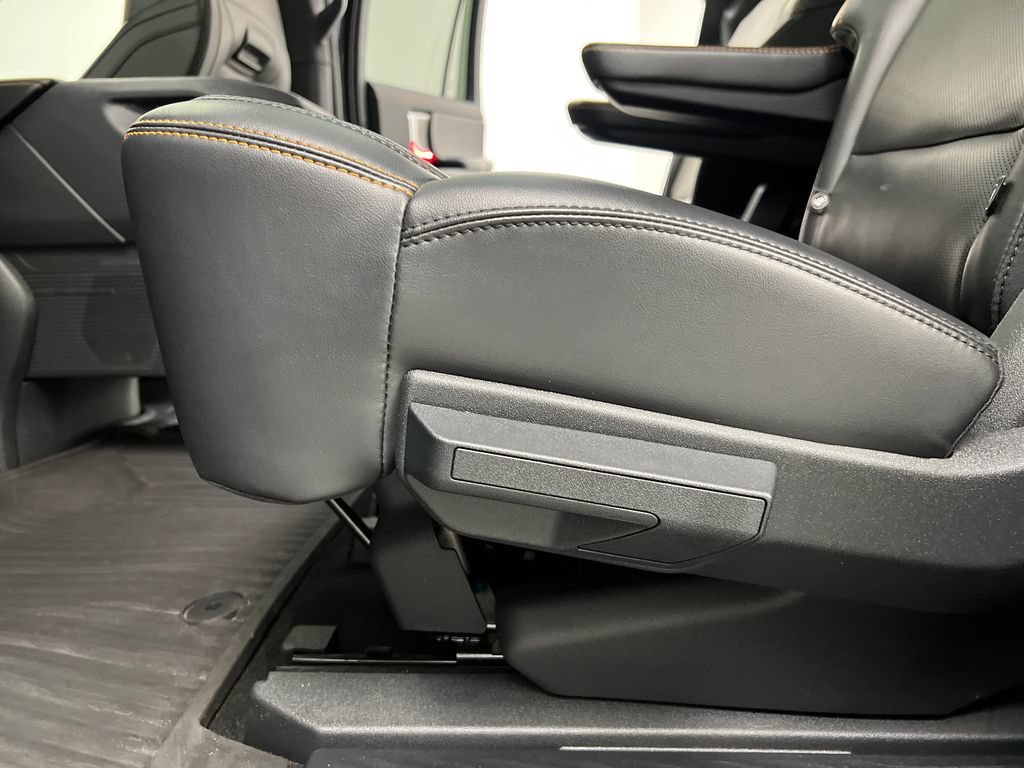 Used 2025 Ford Expedition Tremor AWD/4WD image 18