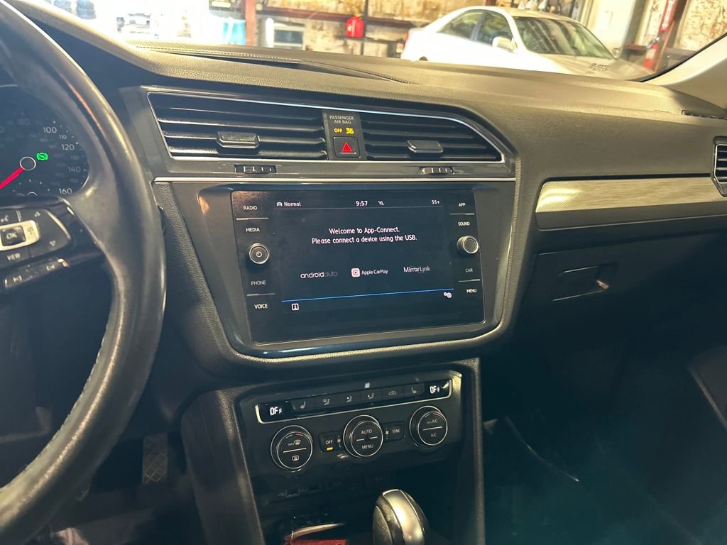 Used 2019 Volkswagen Tiguan SE image 17