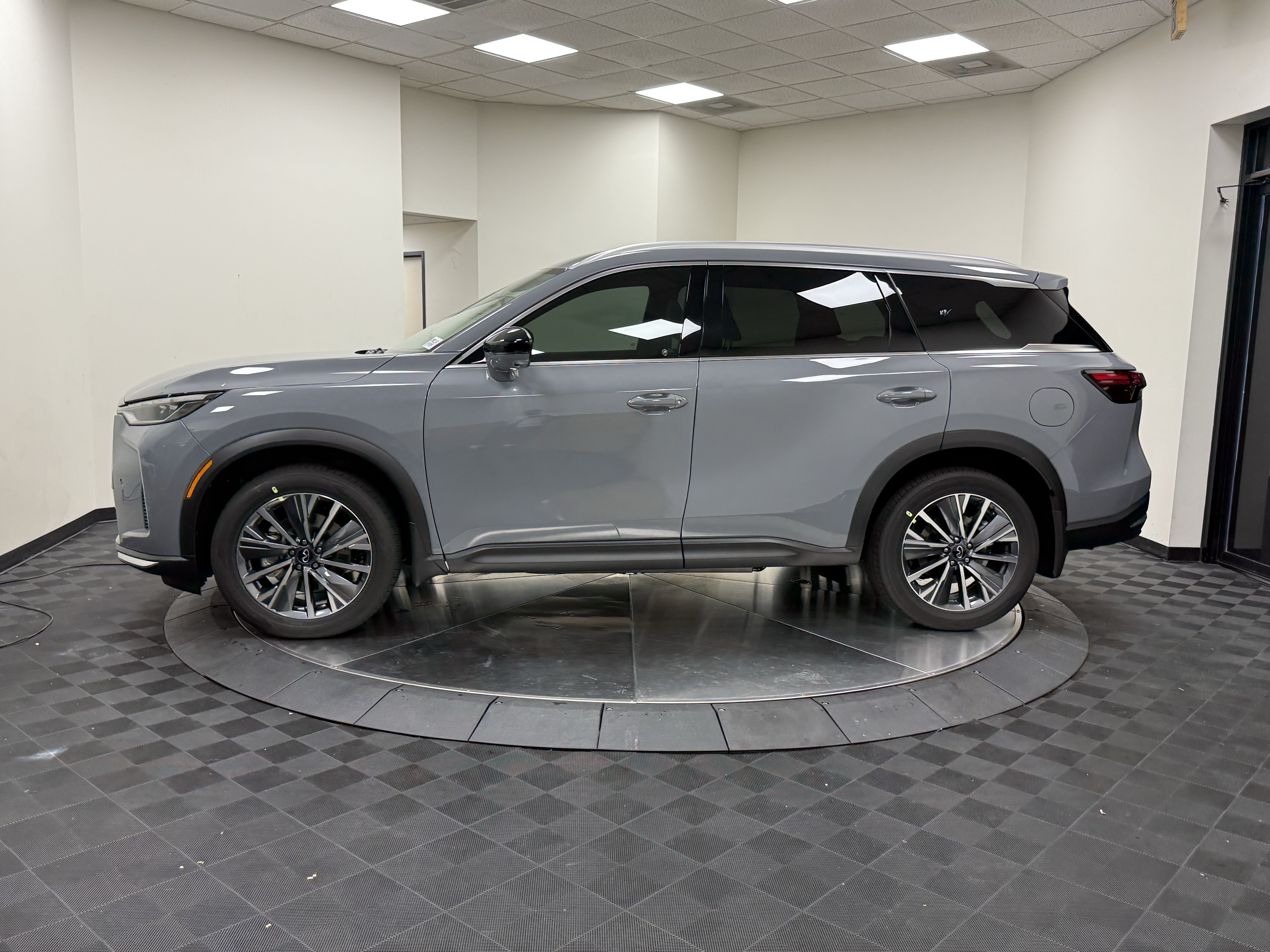Certified 2027 INFINITI QX60 Luxe w/ Cargo Package FWD image 4