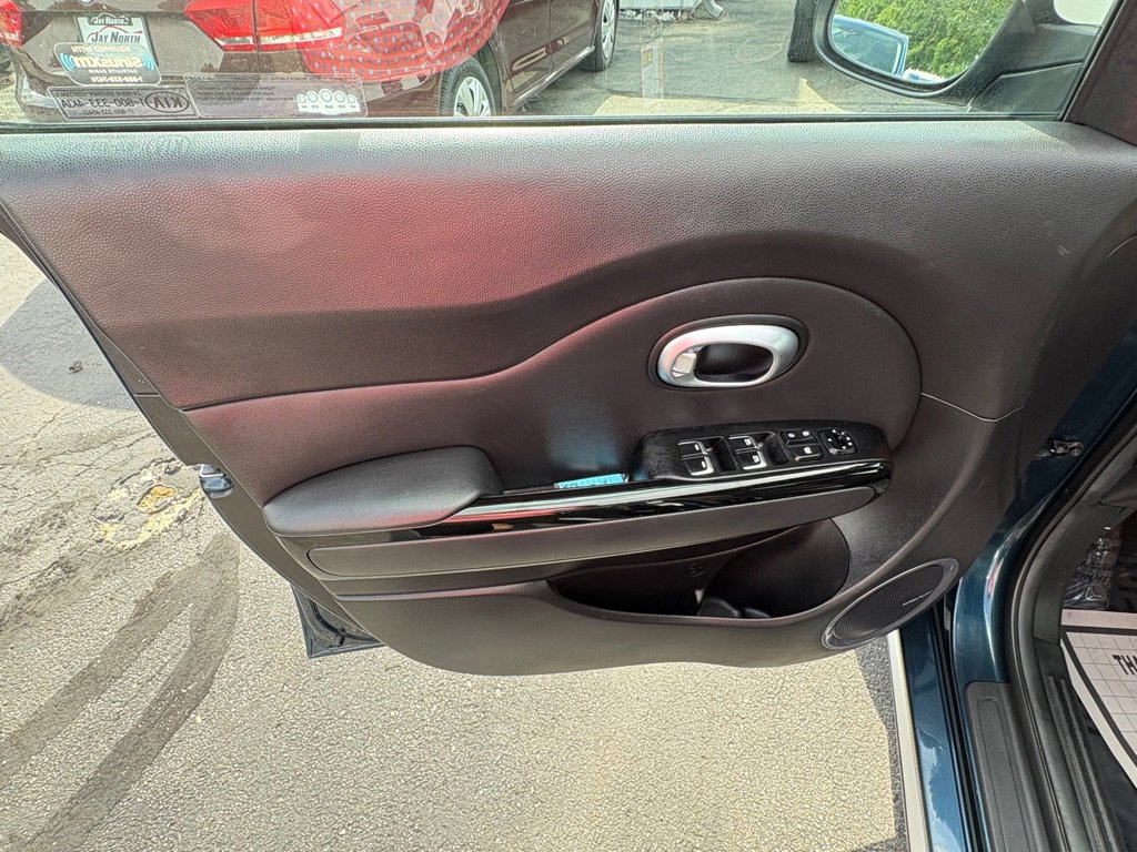 Used 2018 Kia Soul + FWD image 8