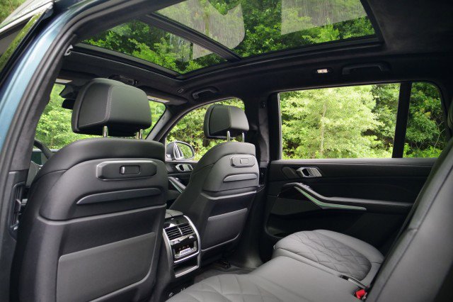 Used 2024 BMW X7 xDrive40i w/ Premium Package image 34