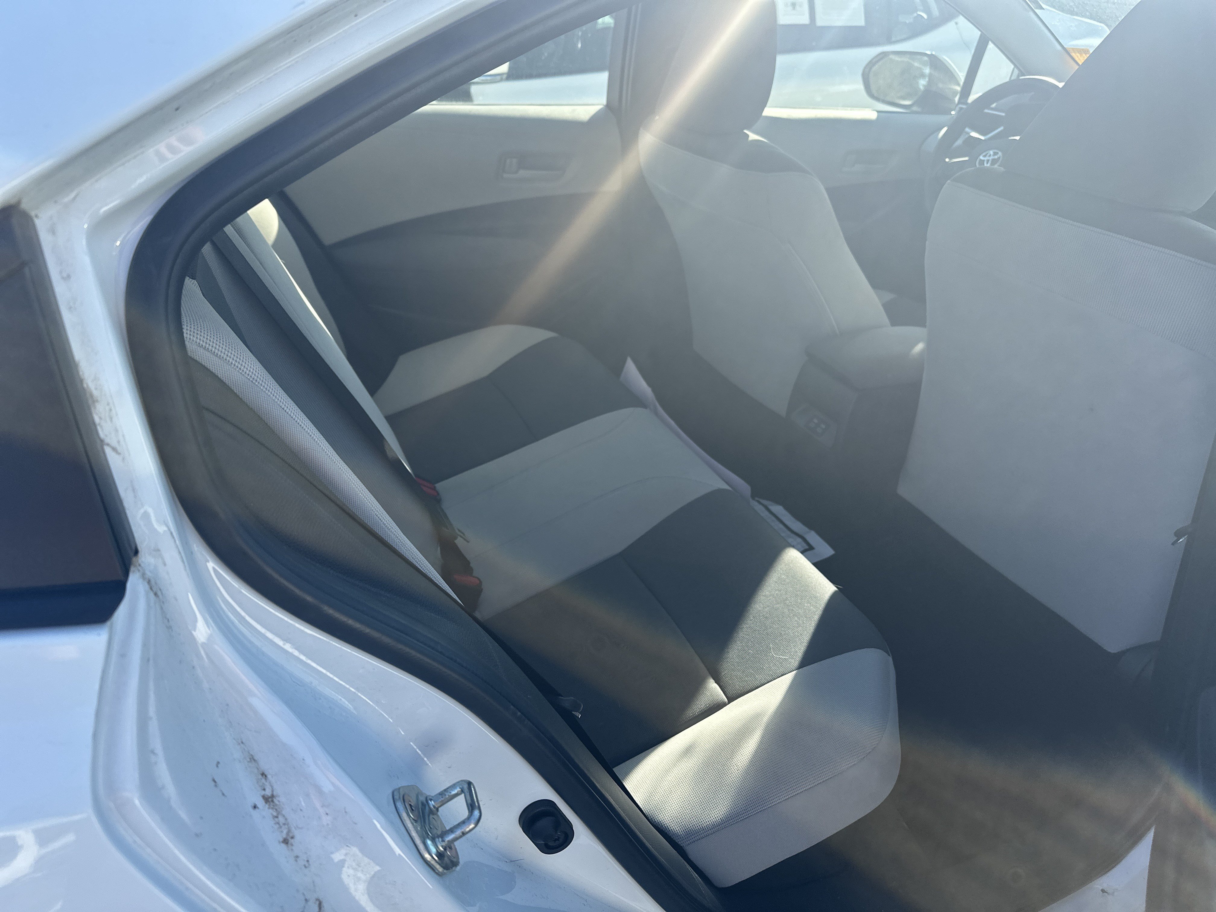 Used 2024 Toyota Corolla LE w/ LE Convenience Package FWD image 30