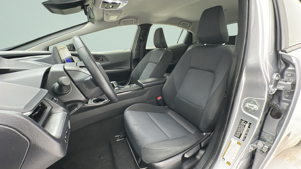 Used 2025 Toyota Prius LE FWD image 13