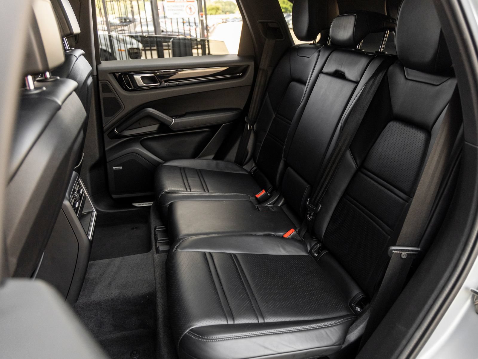 Used 2021 Porsche Cayenne AWD/4WD image 37