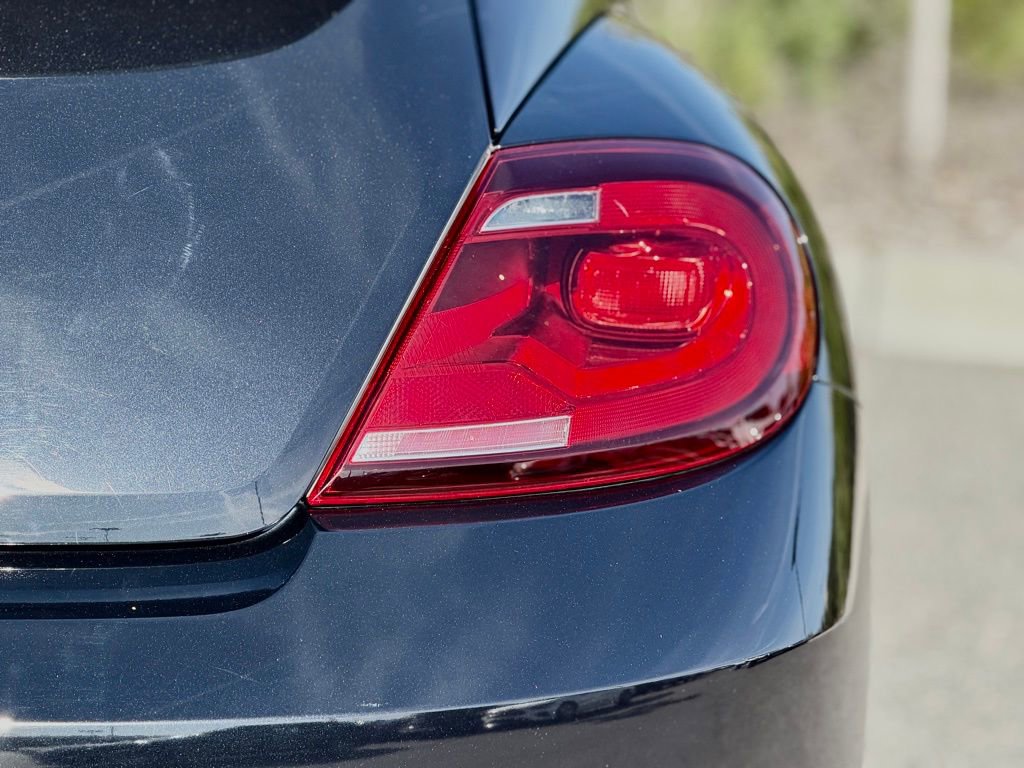 Used 2018 Volkswagen Beetle 2.0T S FWD image 12