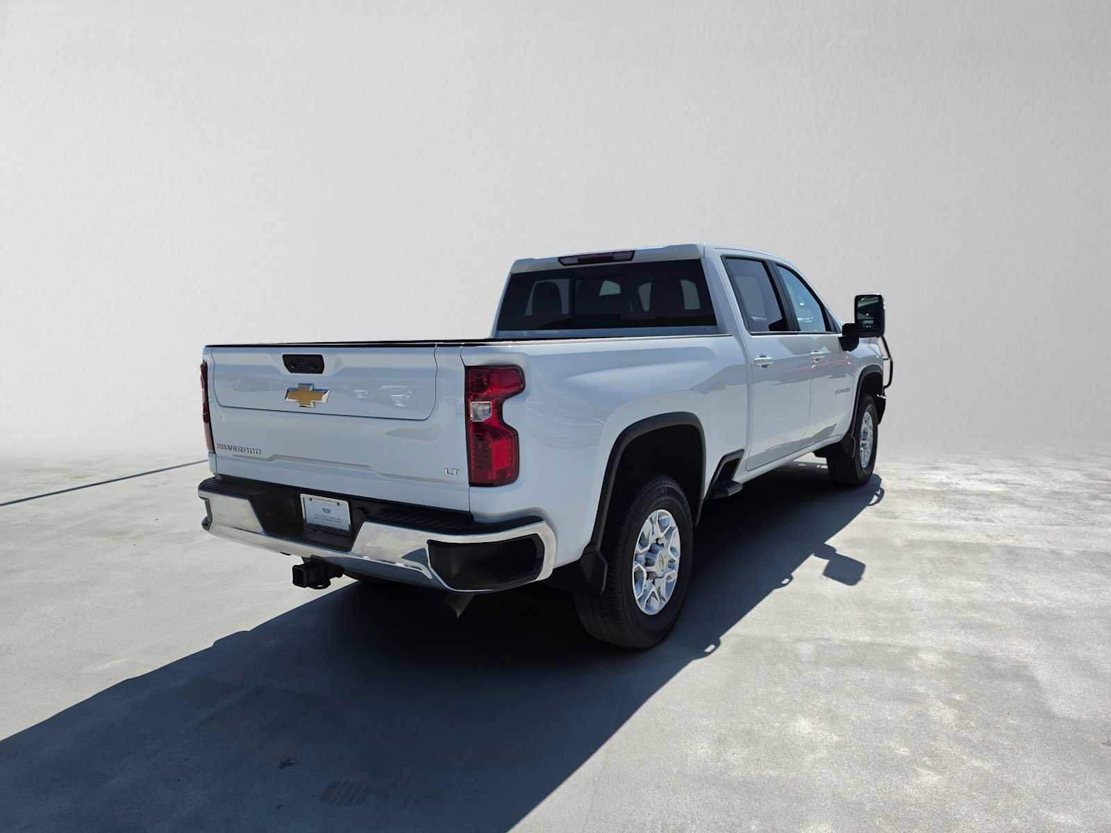 Used 2022 Chevrolet Silverado 2500 LT w/ Convenience Package AWD/4WD image 3