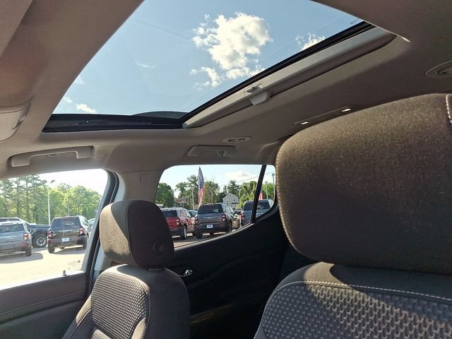 Used 2023 GMC Acadia SLE w/ Driver Convenience Package FWD image 14