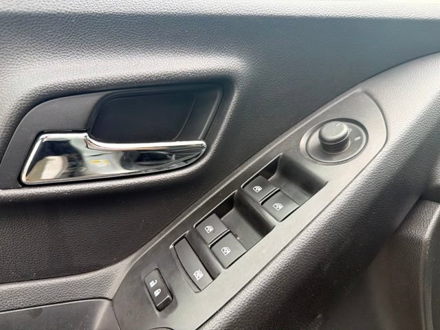 Used 2019 Chevrolet Trax LT w/ LT Convenience Package AWD/4WD image 10