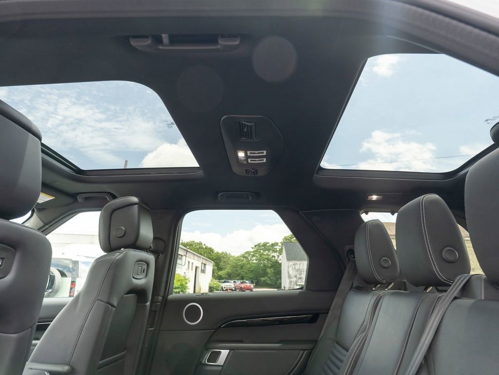 New 2025 Land Rover Discovery S image 21