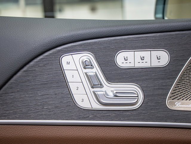 Used 2025 Mercedes-Benz GLS 580 4MATIC image 14