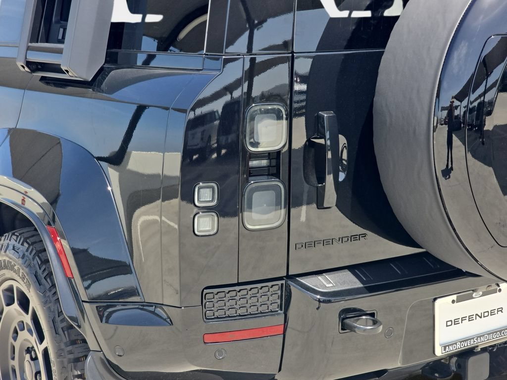 New 2026 Land Rover Defender 110 OCTA AWD/4WD image 36