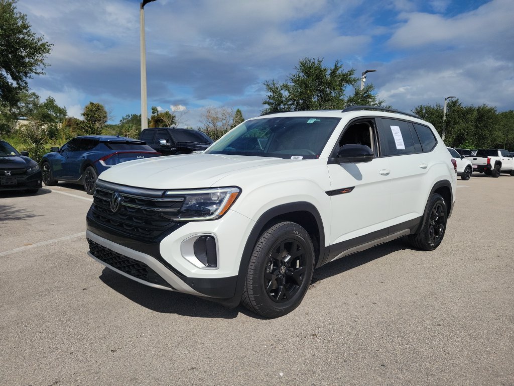Used 2024 Volkswagen Atlas Peak Edition SE AWD/4WD image 31