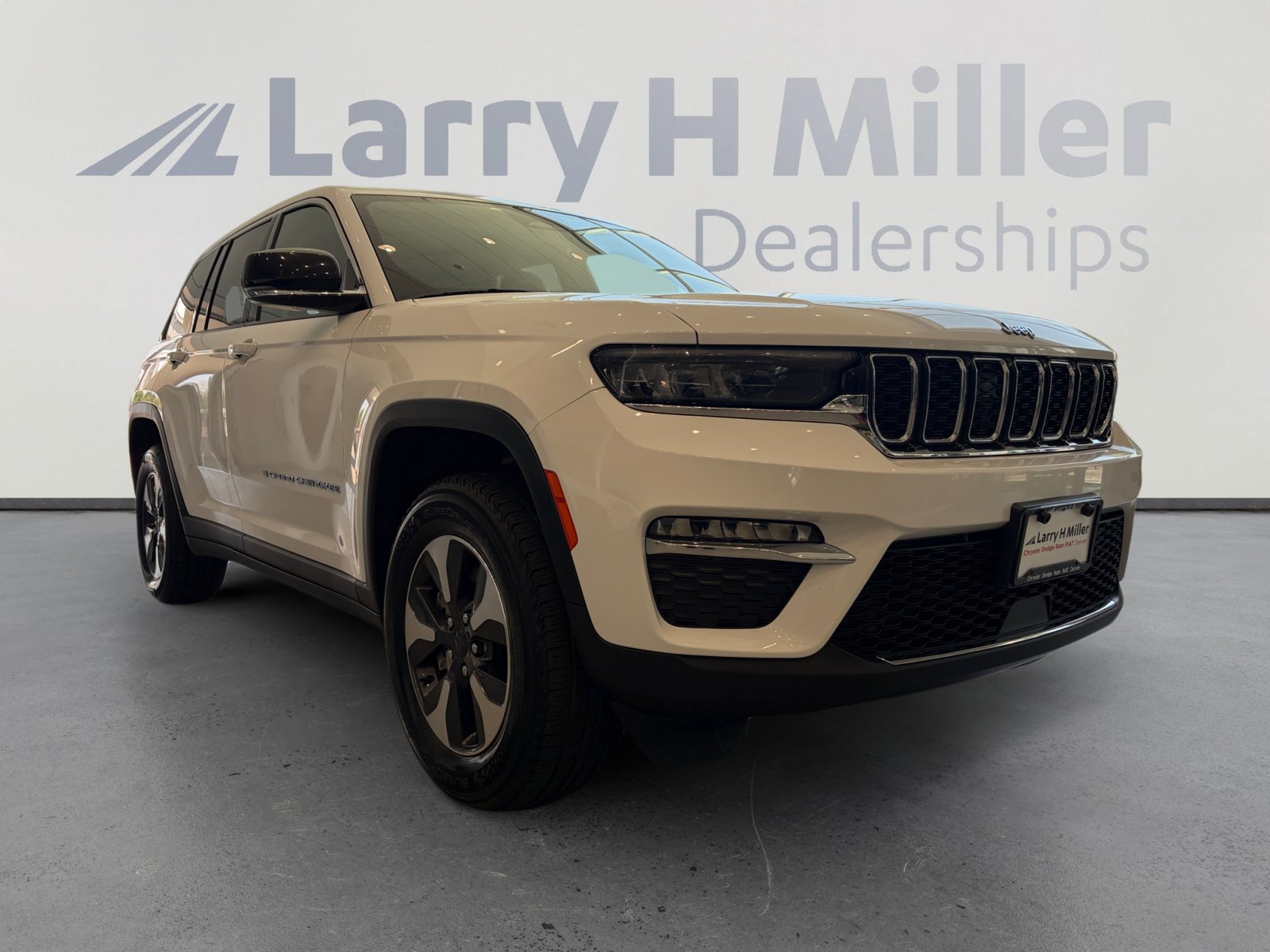 Used 2024 Jeep Grand Cherokee Limited 4xe AWD/4WD image 7