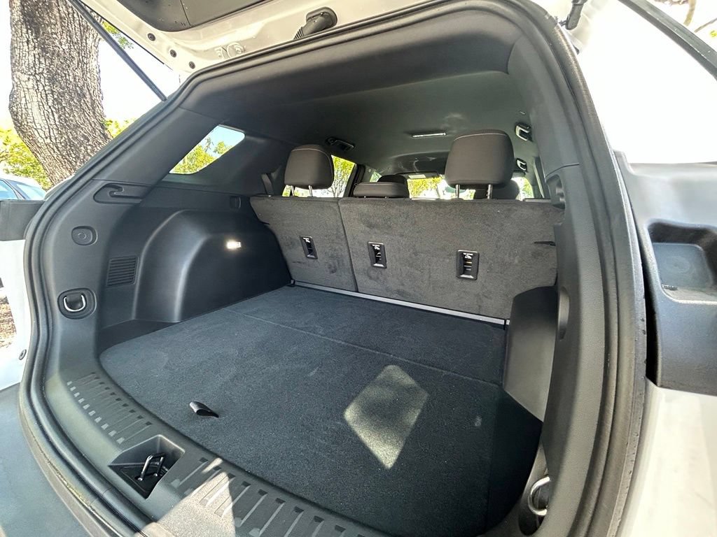 Used 2025 Chevrolet Equinox LT w/ Safety and Technology Package FWD image 43