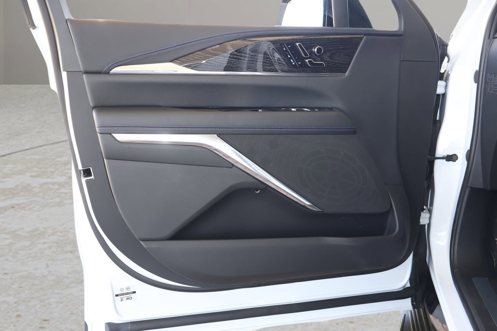 New 2026 Cadillac Escalade IQL Sport 1 w/ LPO, Floor Liner Package AWD/4WD image 10