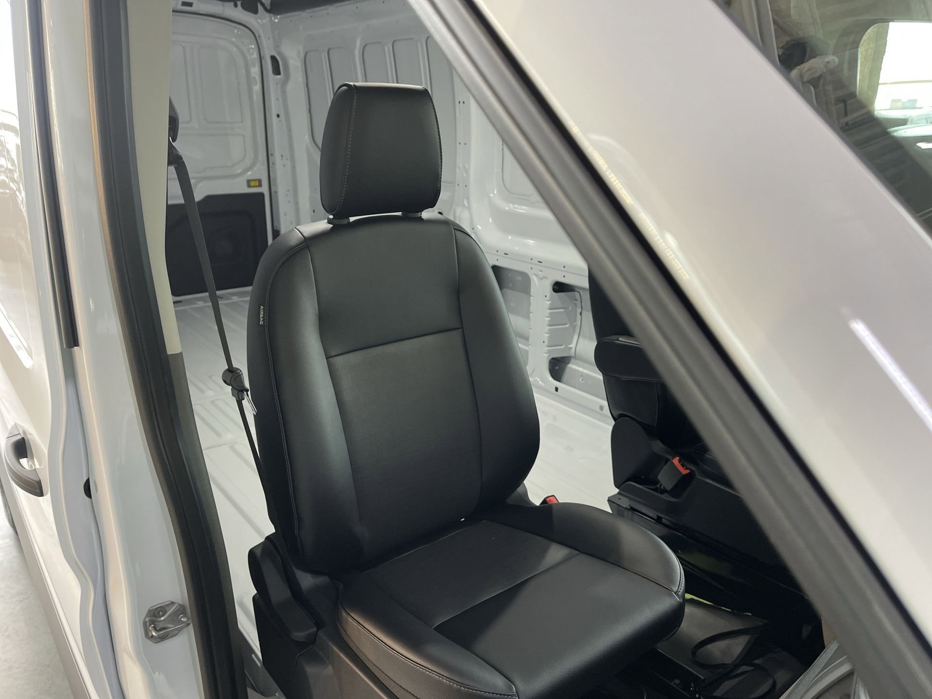 New 2024 Ford Transit 250 148 Medium Roof image 42