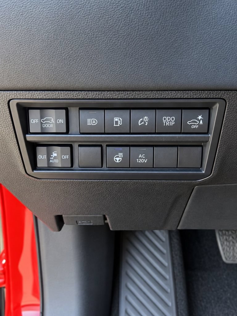 Used 2025 Toyota Sequoia Platinum AWD/4WD image 17