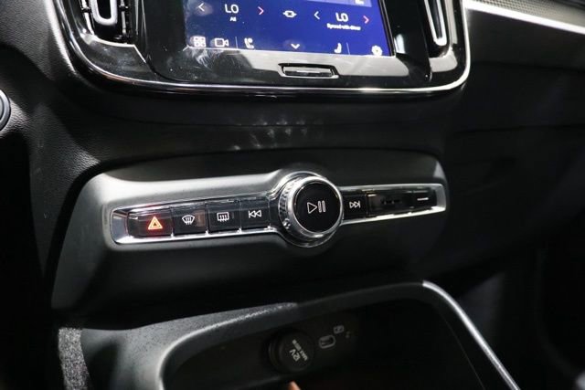 Used 2025 Volvo XC40 B5 Plus AWD/4WD image 28