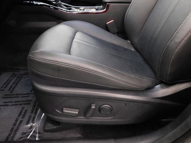 Used 2025 Kia Sorento SX image 32