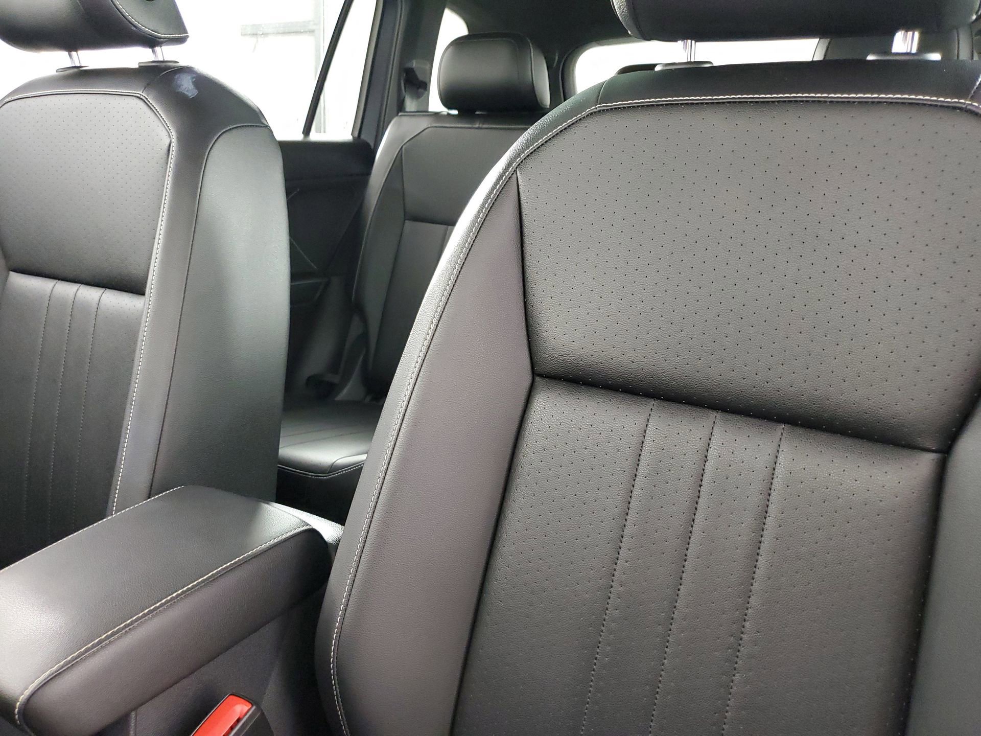 Used 2022 Volkswagen Tiguan SE R-Line image 49