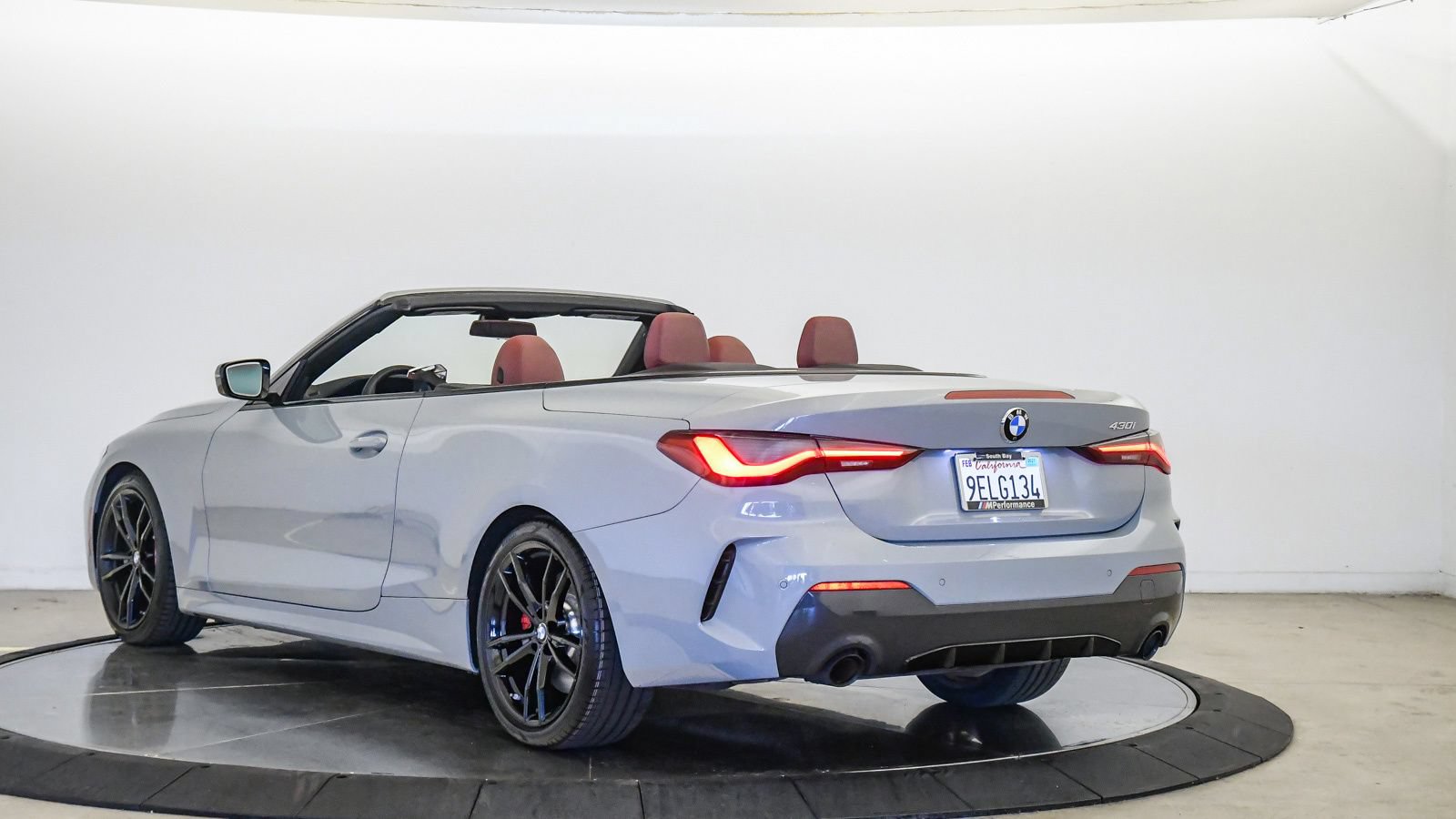 Used 2023 BMW 430i Convertible w/ M Sport Package RWD image 2