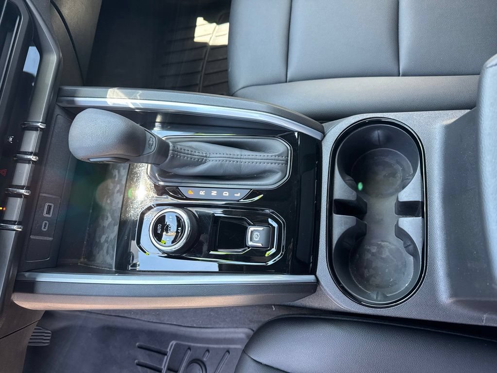 Used 2024 Chevrolet Colorado Trail Boss AWD/4WD image 18