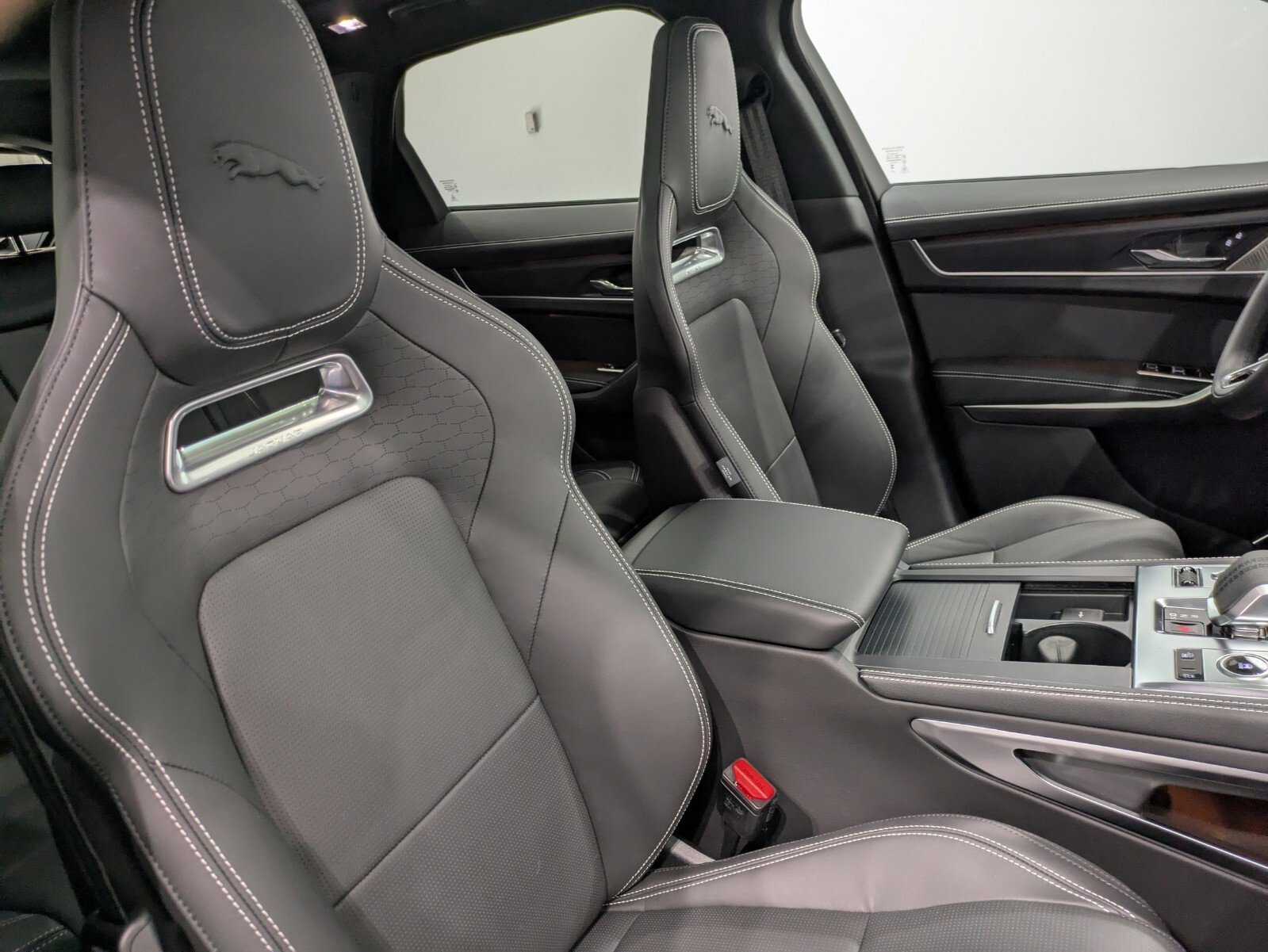New 2026 Jaguar F-PACE R-Dynamic S image 27