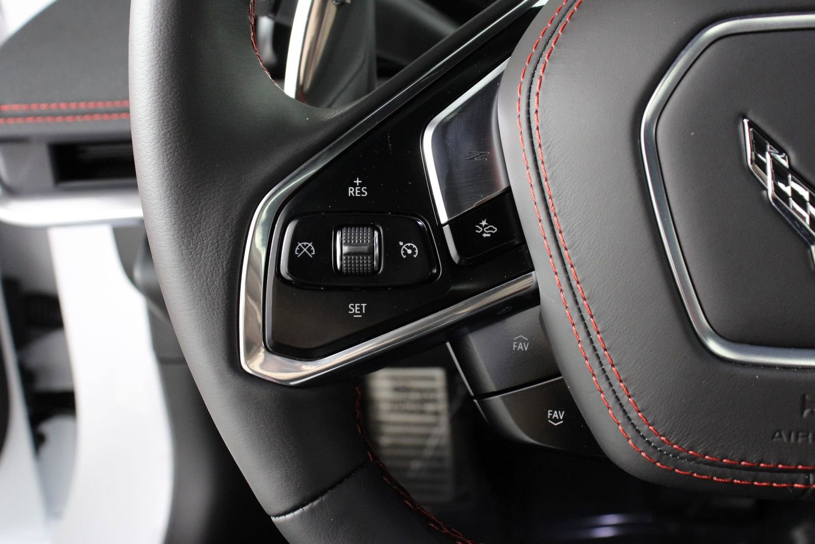 Used 2025 Chevrolet Corvette Stingray Preferred Conv w/ 2LT image 8