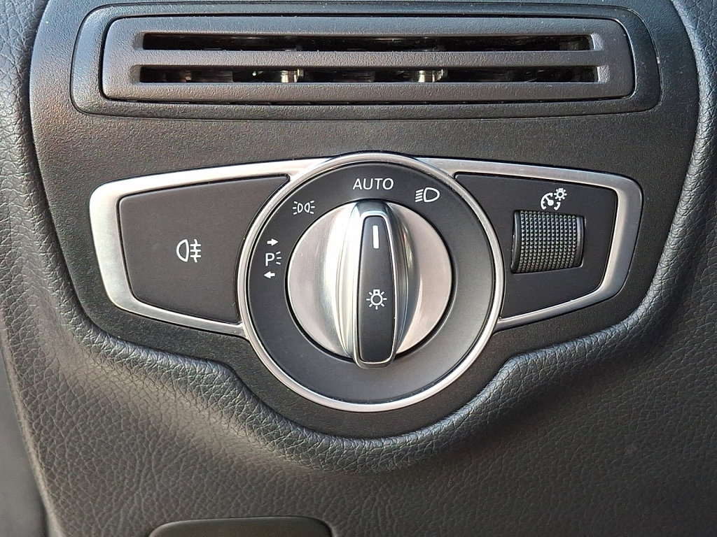 Used 2022 Mercedes-Benz GLC 43 AMG 4MATIC image 30