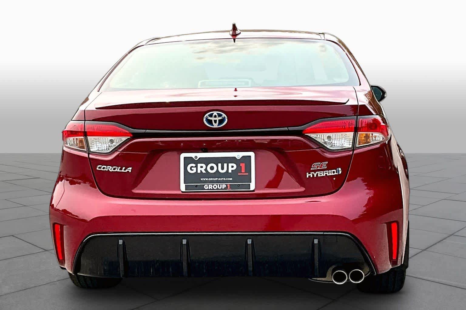 Used 2024 Toyota Corolla SE w/ SE Package FWD image 5