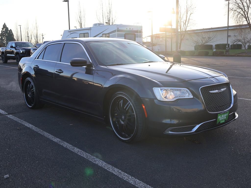 Used 2016 Chrysler 300 Limited image 9