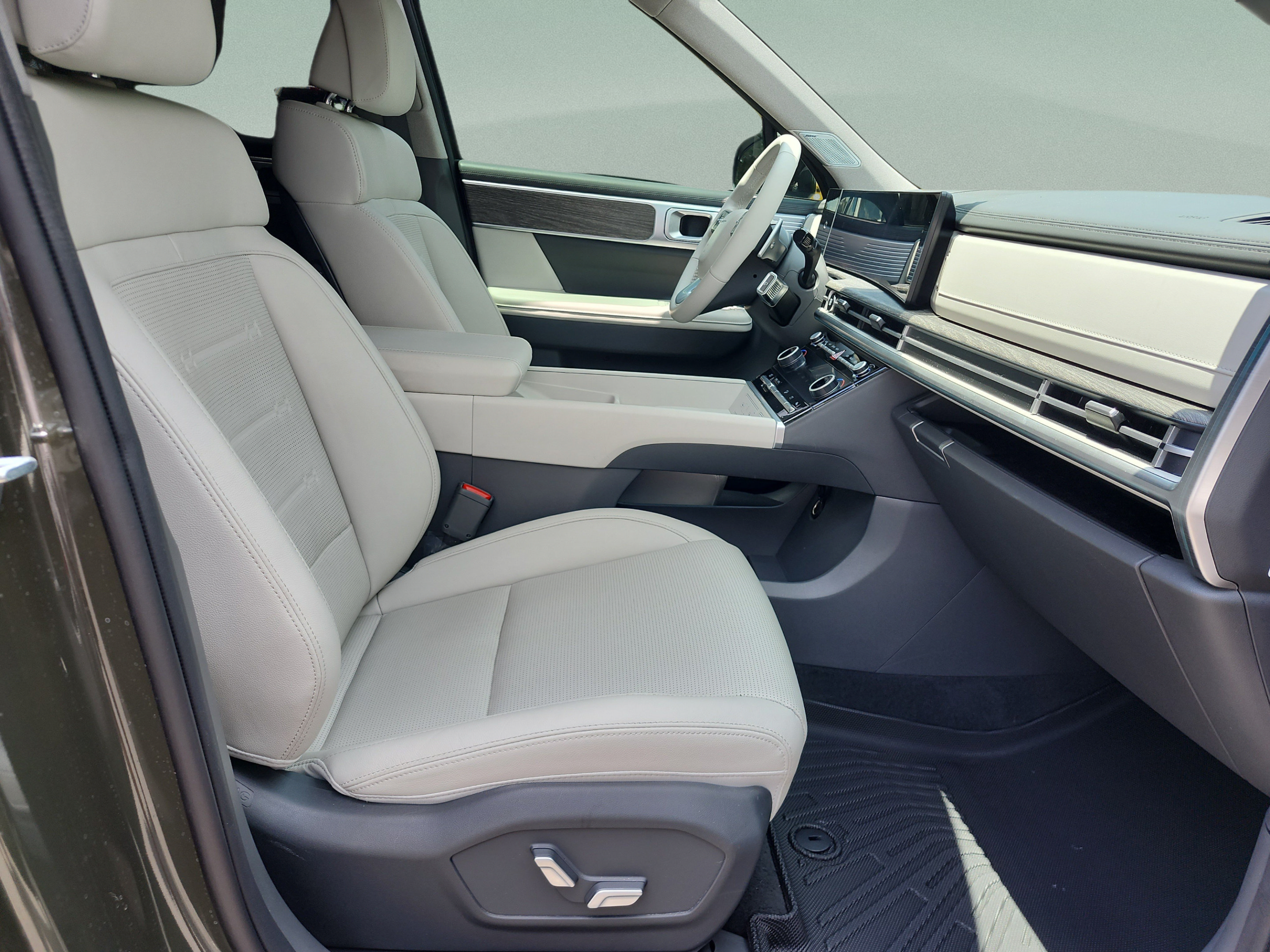 Certified 2025 Hyundai Santa Fe Limited FWD image 19