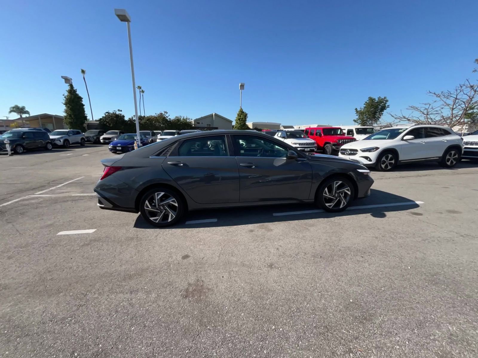 Used 2025 Hyundai Elantra Limited image 16