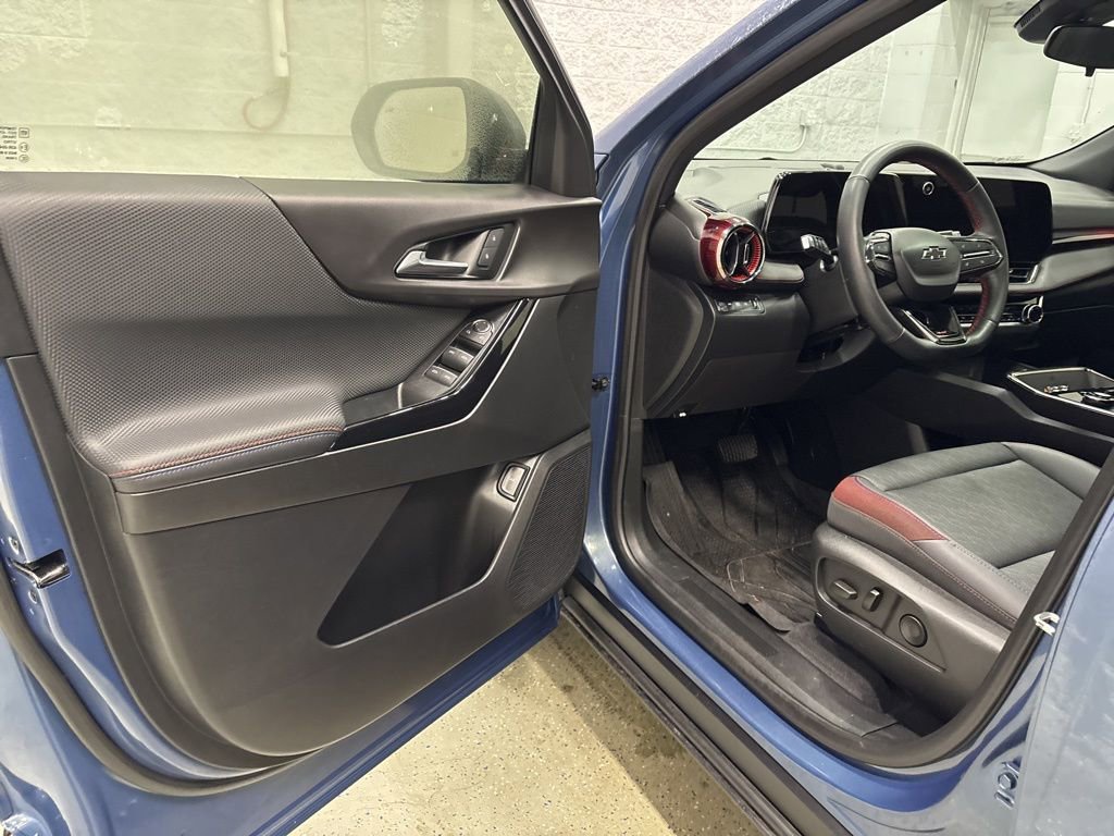 Used 2025 Chevrolet Equinox RS image 13