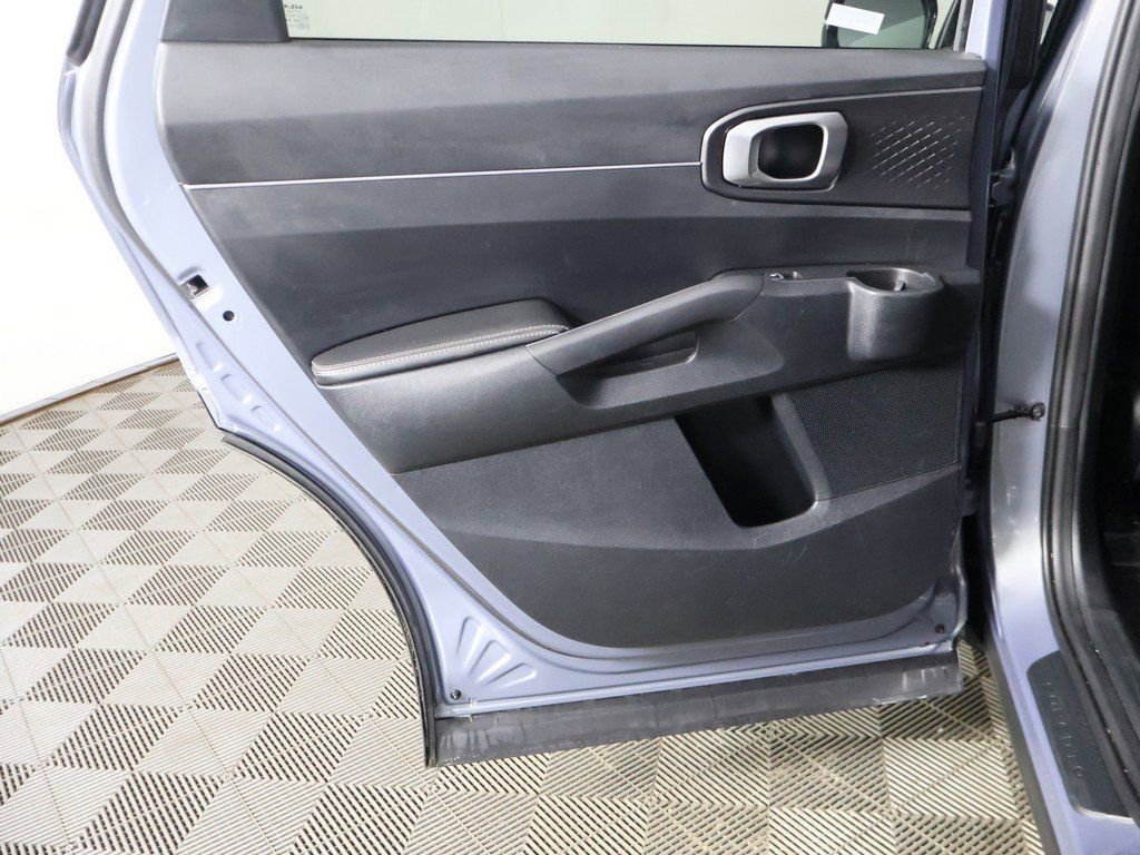 Used 2024 Kia Sorento S image 25
