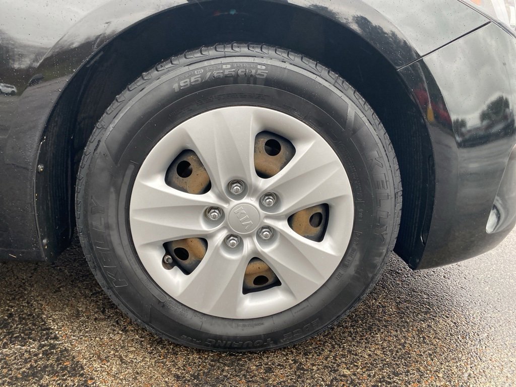 Used 2017 Kia Forte LX image 9