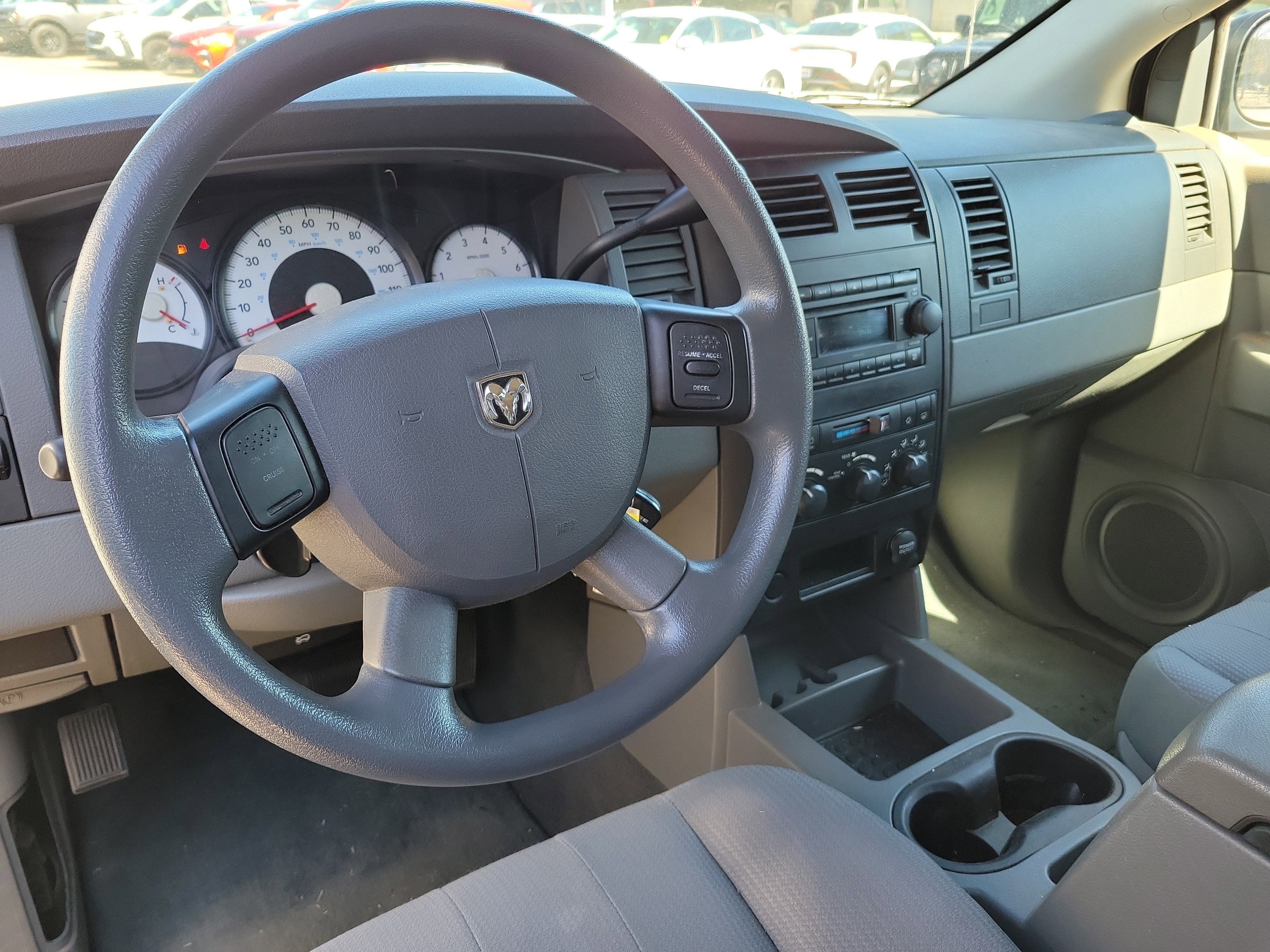 Used 2006 Dodge Durango SXT image 2