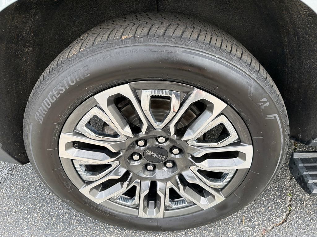 Used 2023 GMC Yukon Denali Ultimate w/ LPO, Floor Liner Package image 17
