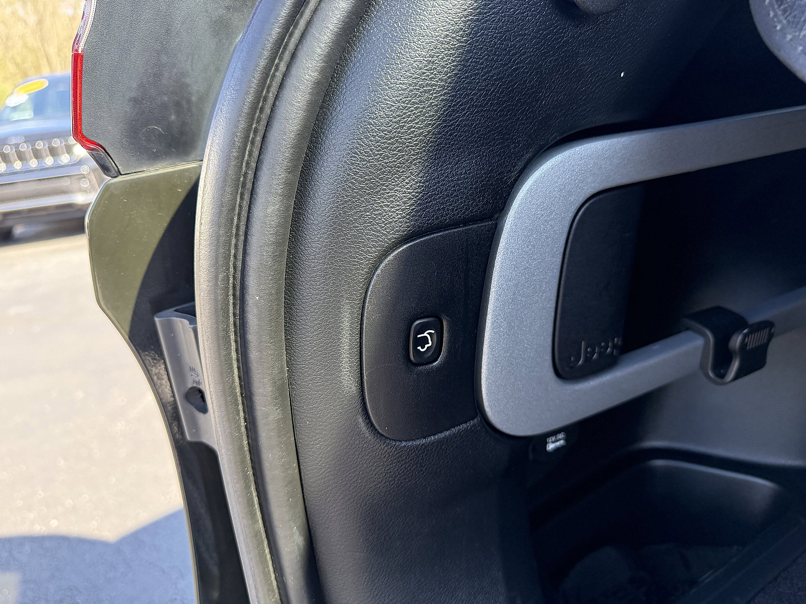 Certified 2016 Jeep Cherokee 75th Anniversary image 17