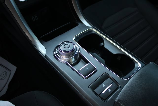 Used 2020 Ford Fusion SE FWD image 15