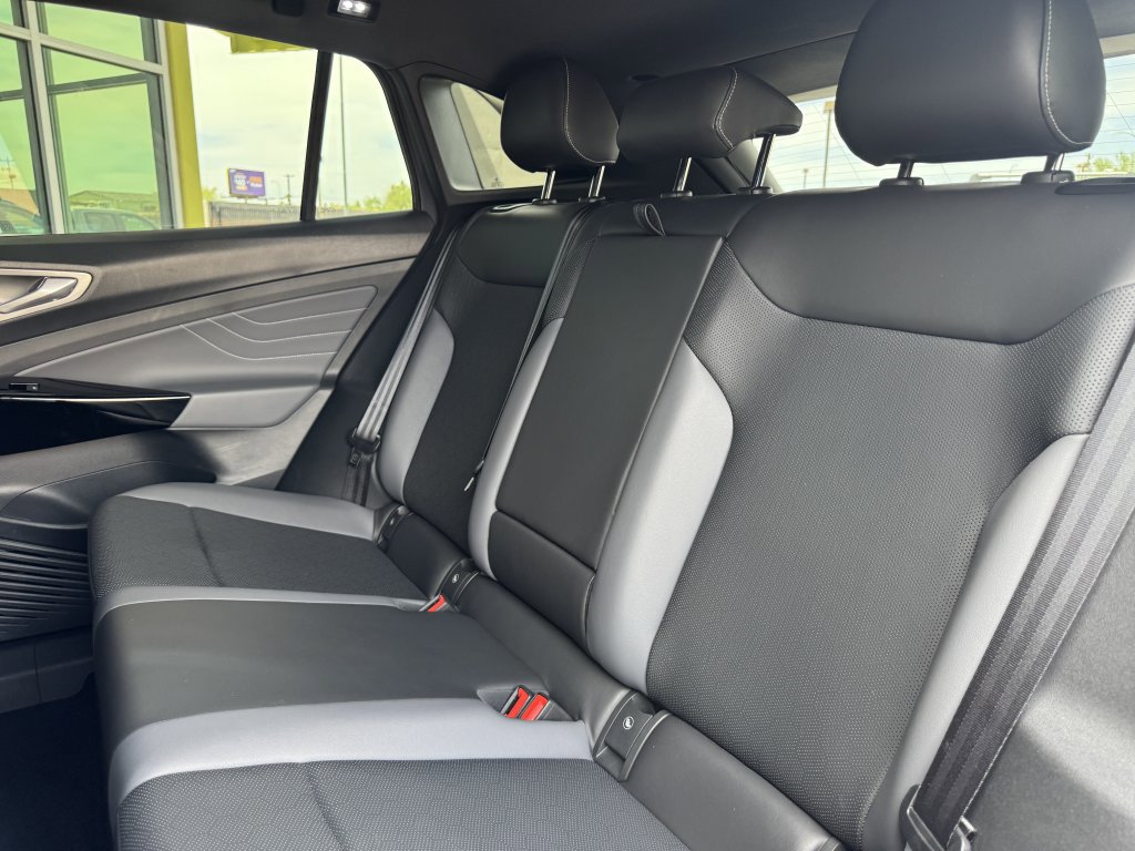 Used 2023 Volkswagen ID.4 S image 33