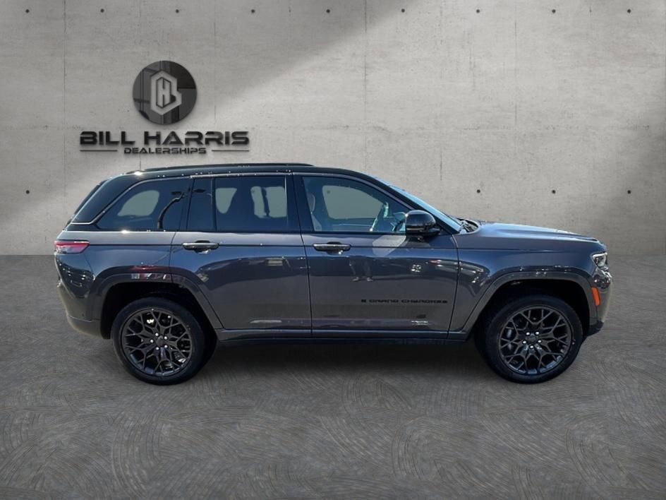 New 2026 Jeep Grand Cherokee Summit w/ Obsidian Package AWD/4WD image 4