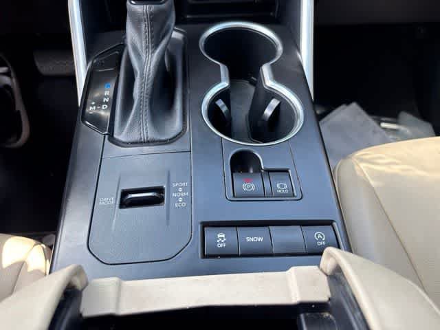 Used 2021 Toyota Highlander XLE FWD image 18