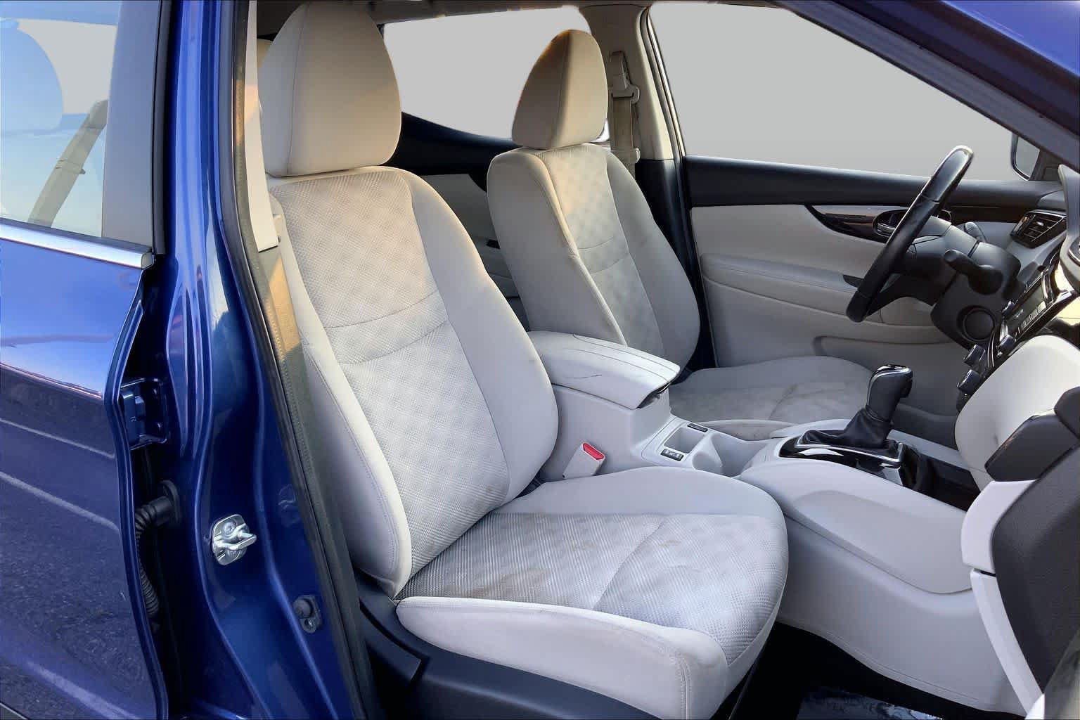 Used 2022 Nissan Rogue Sport SV FWD image 9