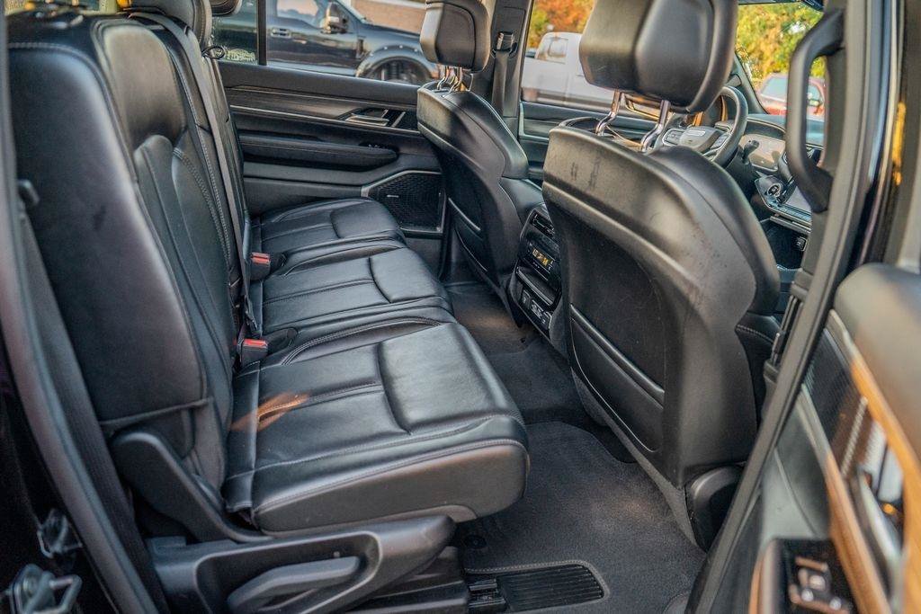 Used 2024 Jeep Wagoneer L Series II w/ Flexible Seating Group AWD/4WD image 30